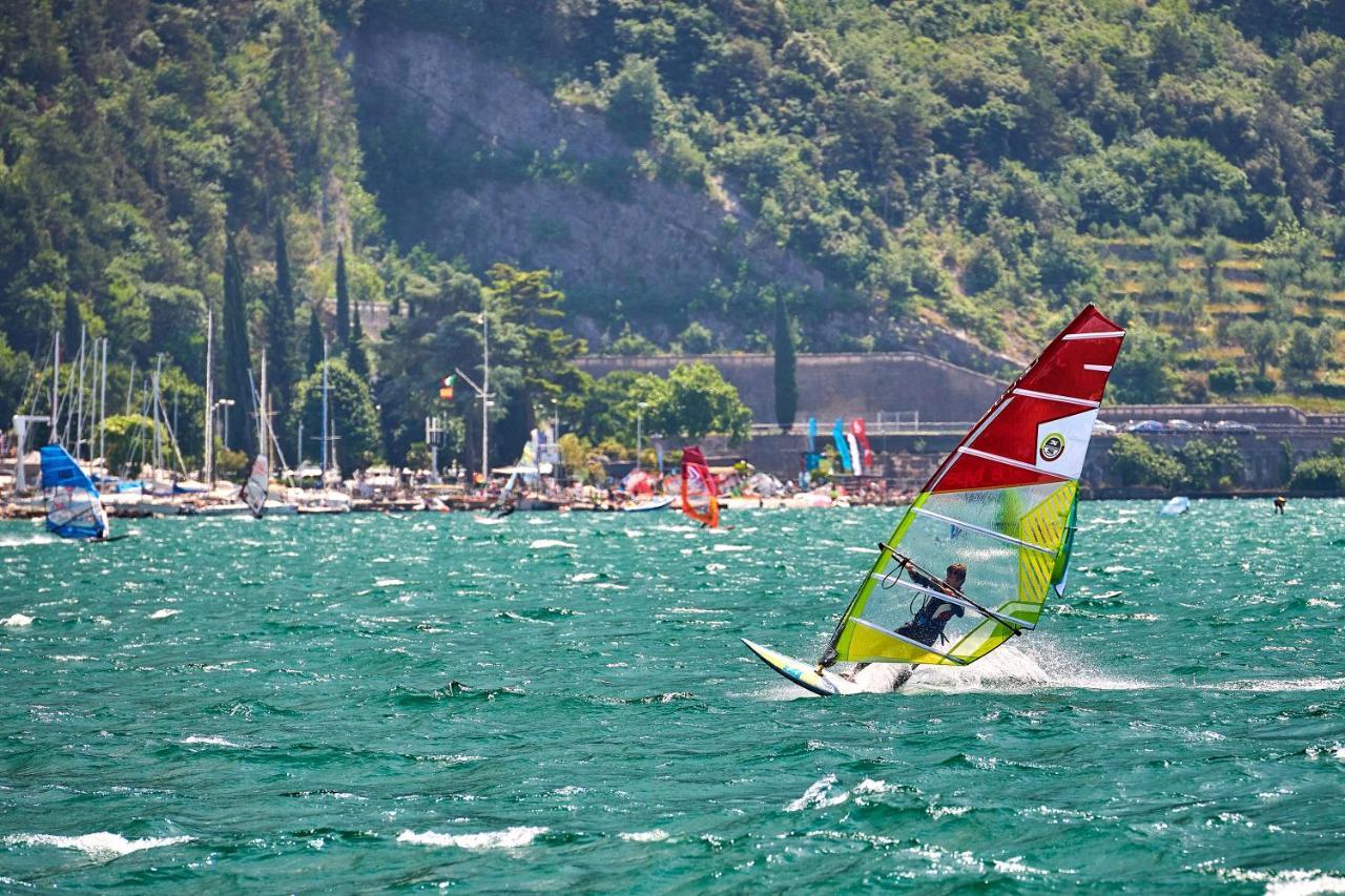 Hotel Lido Blu - Surf & Bike Torbole Sul Garda Екстер'єр фото