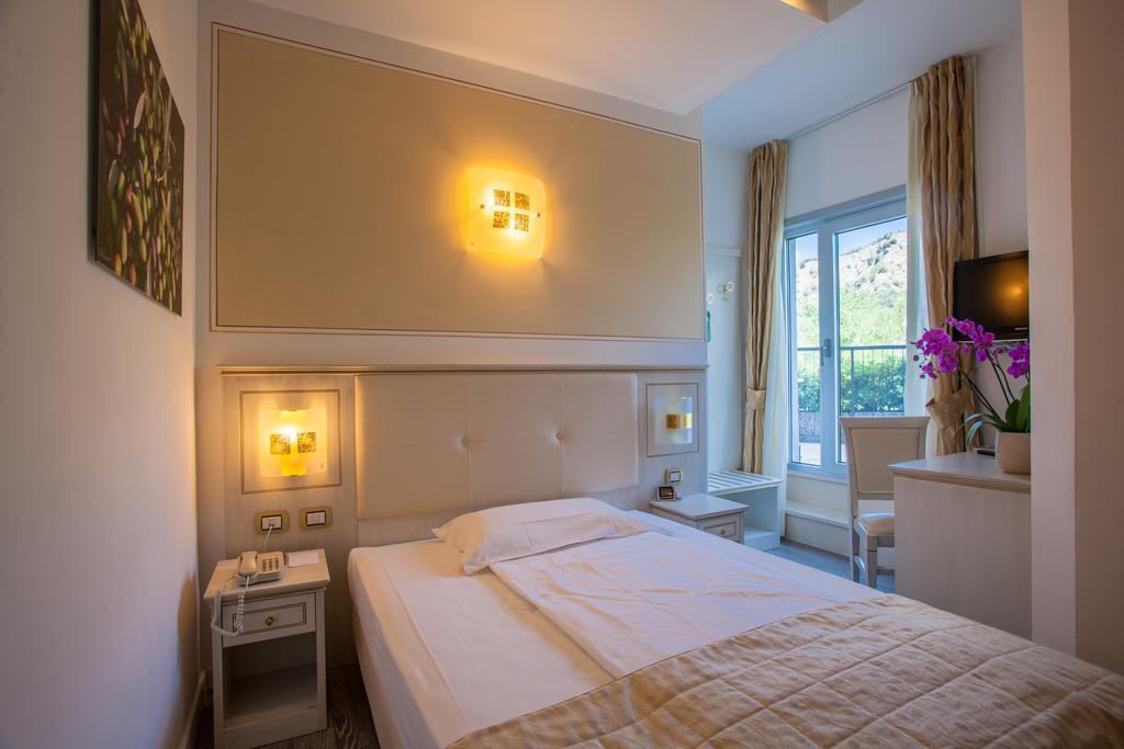 Hotel Lido Blu - Surf & Bike Torbole Sul Garda Екстер'єр фото