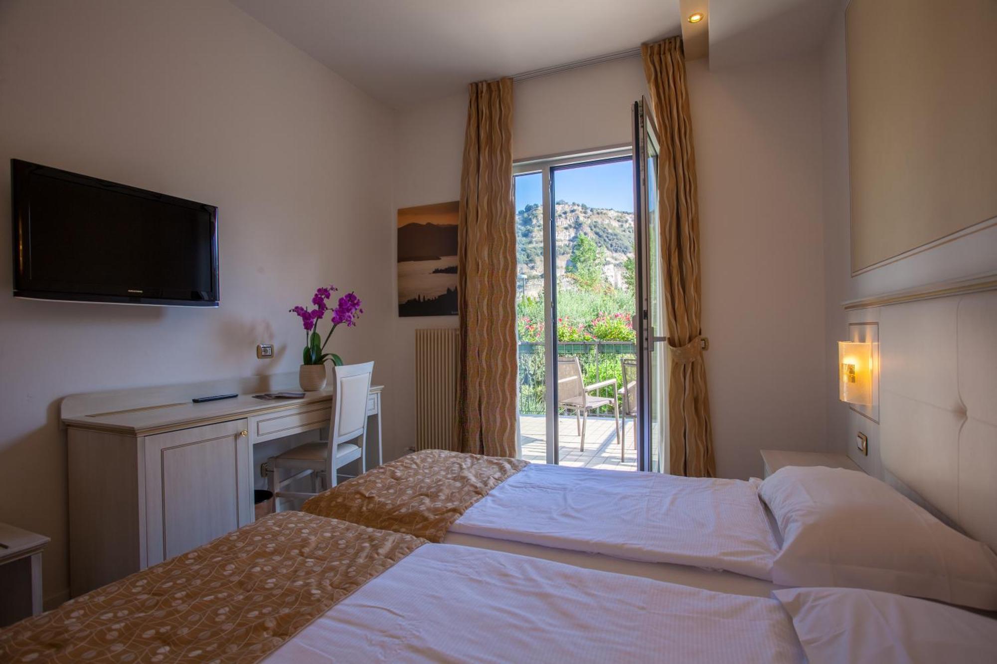 Hotel Lido Blu - Surf & Bike Torbole Sul Garda Номер фото