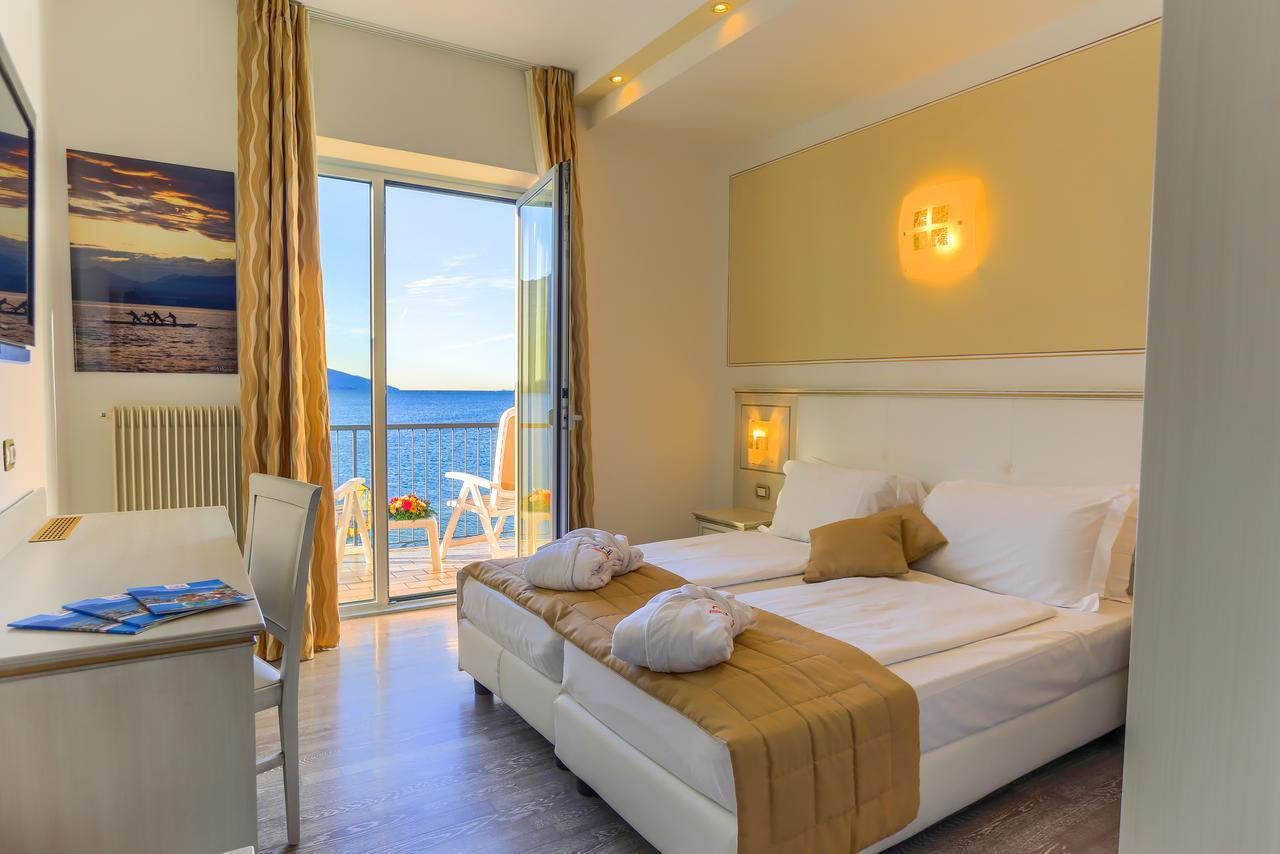 Hotel Lido Blu - Surf & Bike Torbole Sul Garda Екстер'єр фото