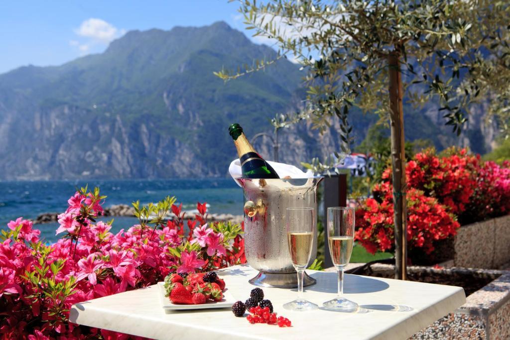 Hotel Lido Blu - Surf & Bike Torbole Sul Garda Екстер'єр фото