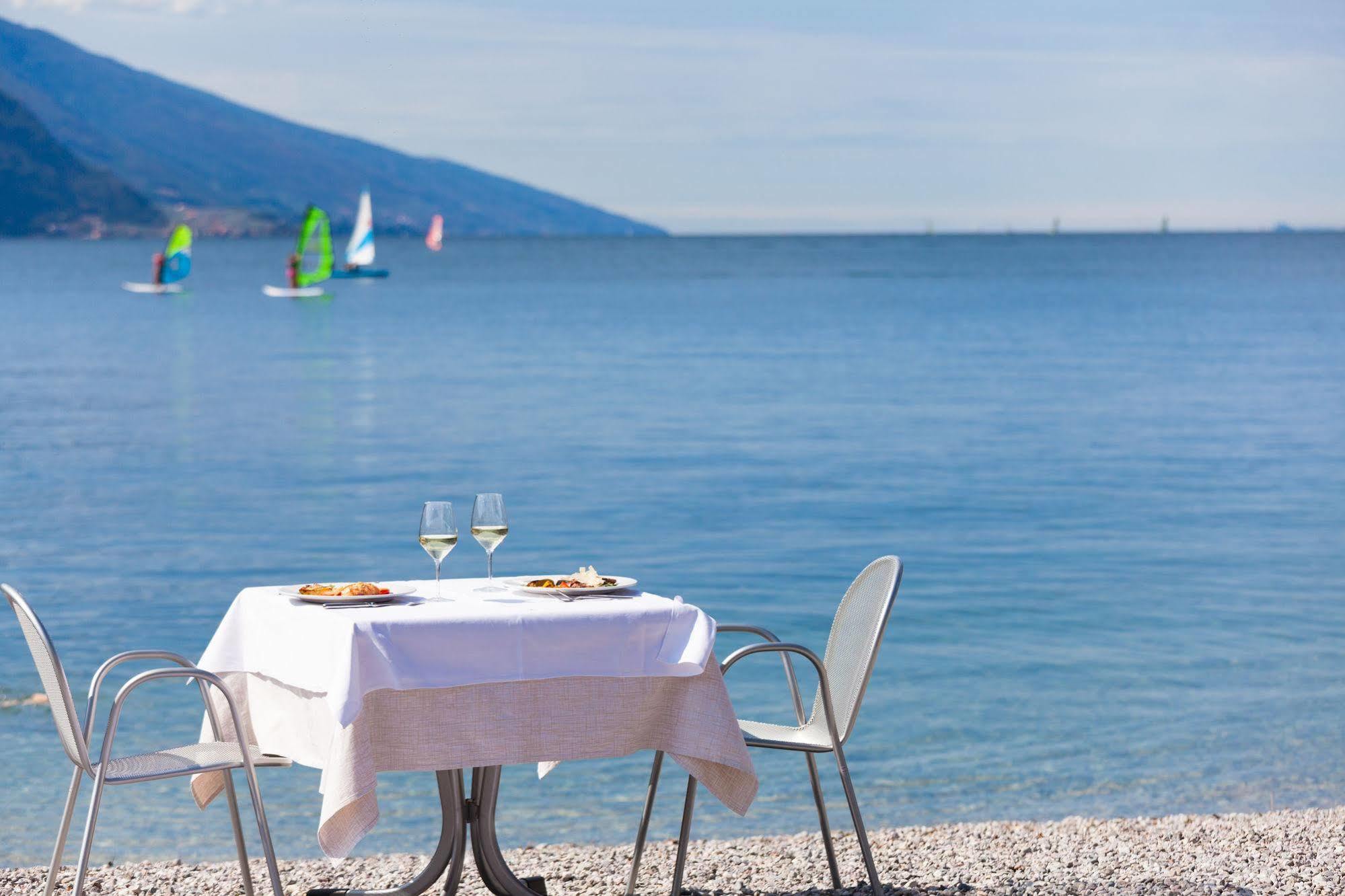 Hotel Lido Blu - Surf & Bike Torbole Sul Garda Екстер'єр фото