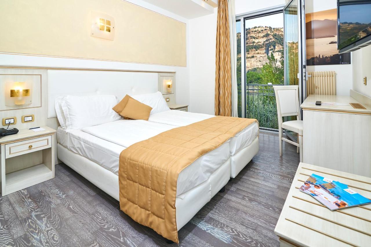 Hotel Lido Blu - Surf & Bike Torbole Sul Garda Екстер'єр фото
