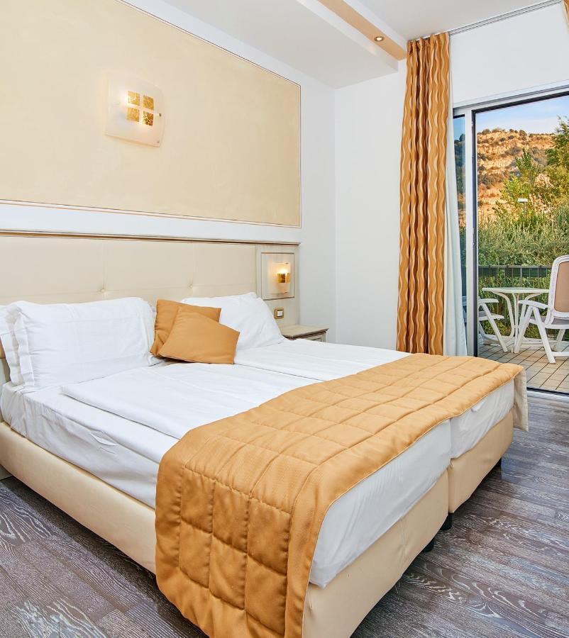 Hotel Lido Blu - Surf & Bike Torbole Sul Garda Екстер'єр фото